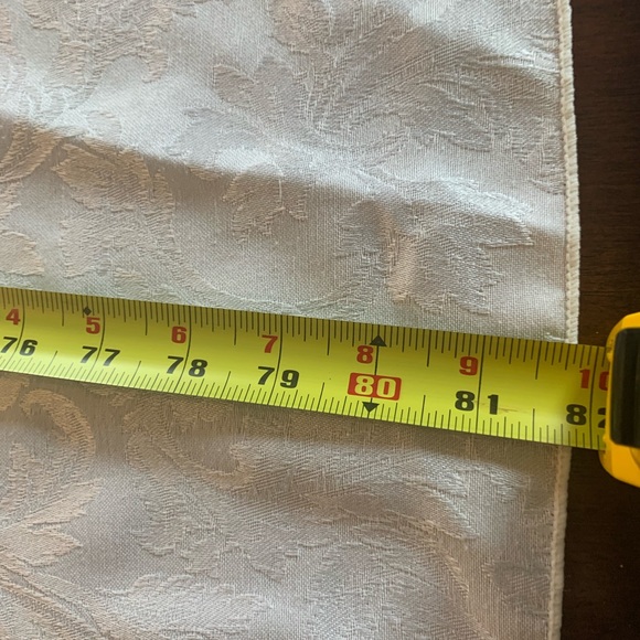 Damask White Oval Table Cover & Napkins Set - Picture 7 of 7